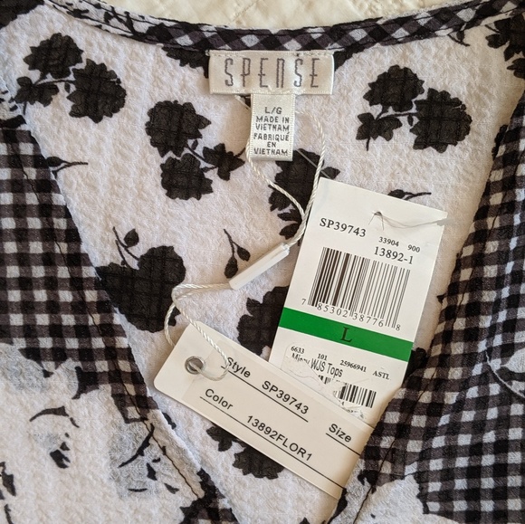 NWT Spenser Blk/Wht Floral Wrap Tie Top - Picture 3 of 8